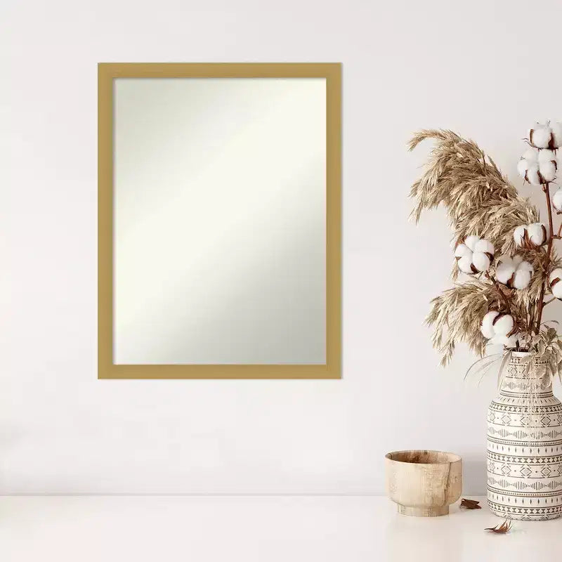 Miroir mural étroit doré brossé Grace non biseauté : Miroir de courtoisie rectangulaire moderne avec matériel de montage inclus