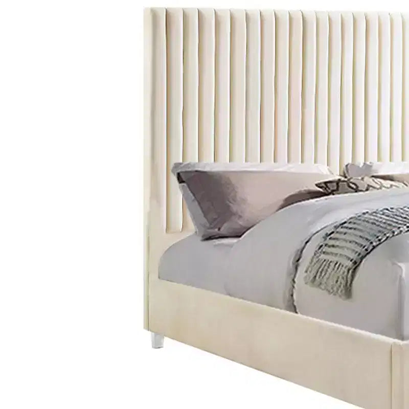Lit velours beige : luxueux, capitonné, cadre en bois, textile acrylique