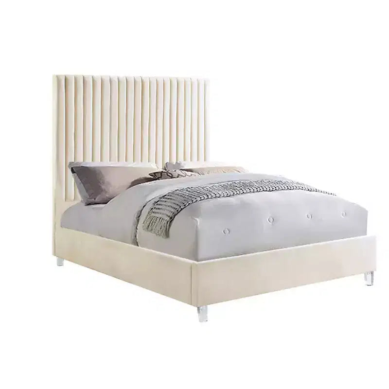 Lit velours beige : luxueux, capitonné, cadre en bois, textile acrylique