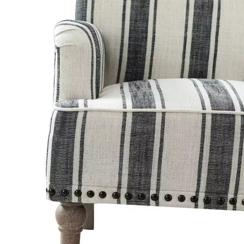 Fauteuil de chambre à coucher en bois rembourré avec garniture cloutée et motif à rayures unique