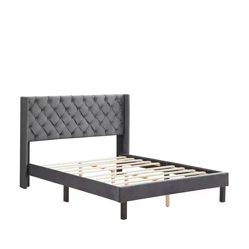 Grand lit plateforme capitonné en velours et à boutons - Gris