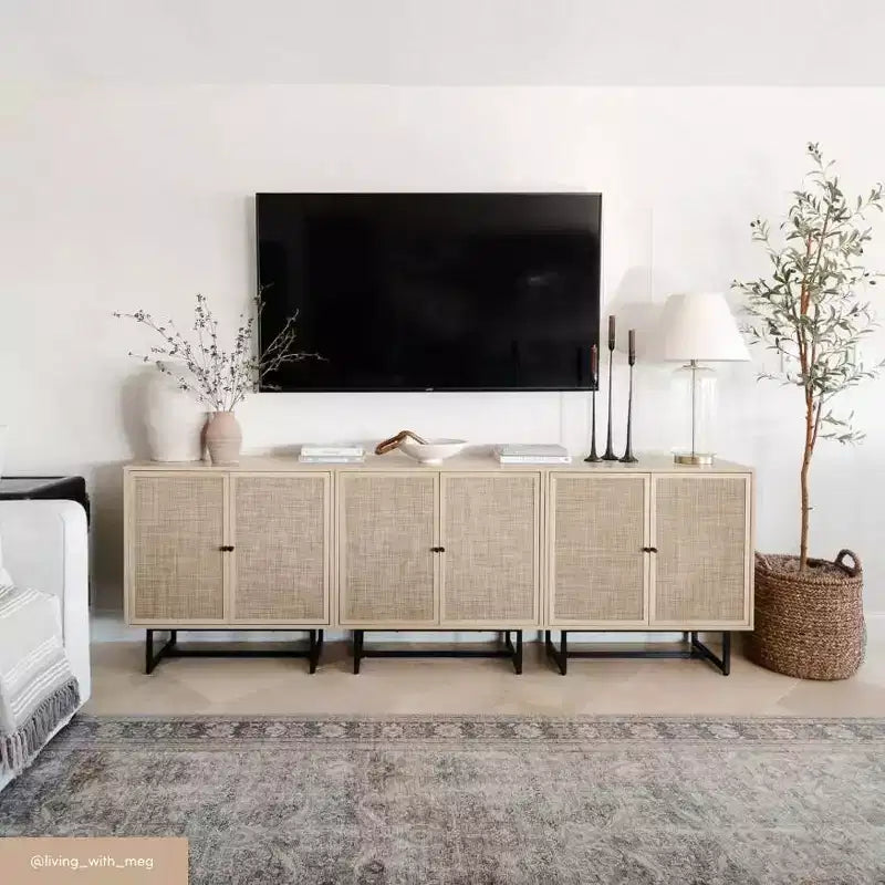 Meuble de rangement en bois et rotin